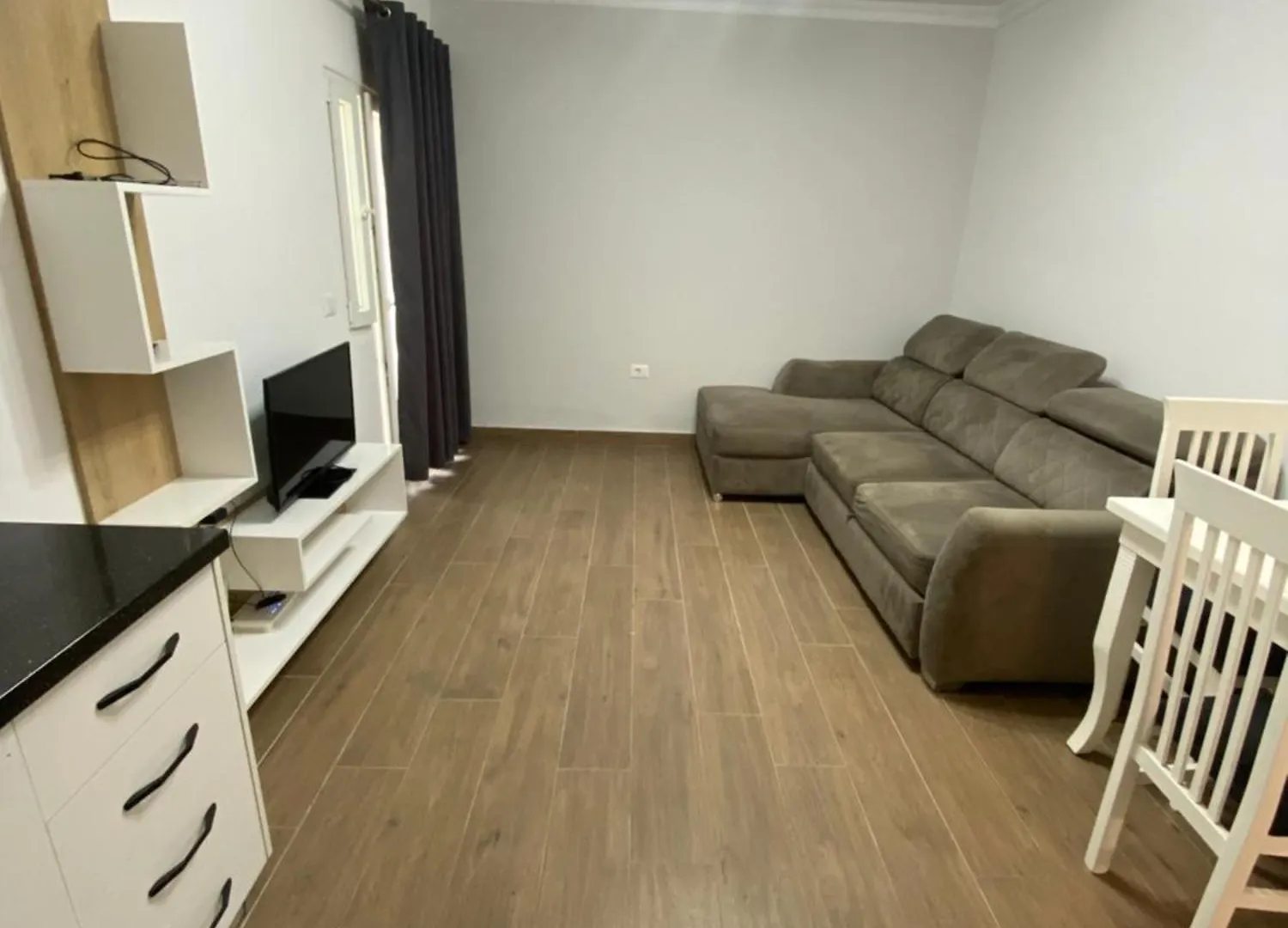 Liv Apartment Tirana 0*,